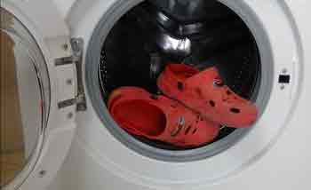 Can You Put Crocs In The Washing Machine With Cold Water