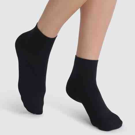 Is It Okay to Wear Black Socks With White Shoes? | Footted