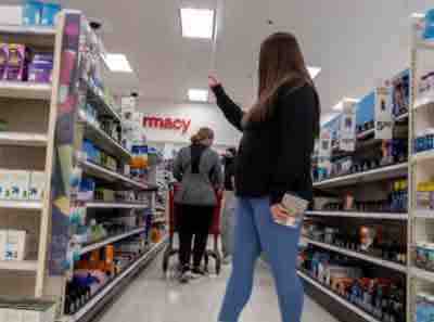 CVS Dress Code - The Ultimate Guide For New & Potential Employees | Footted